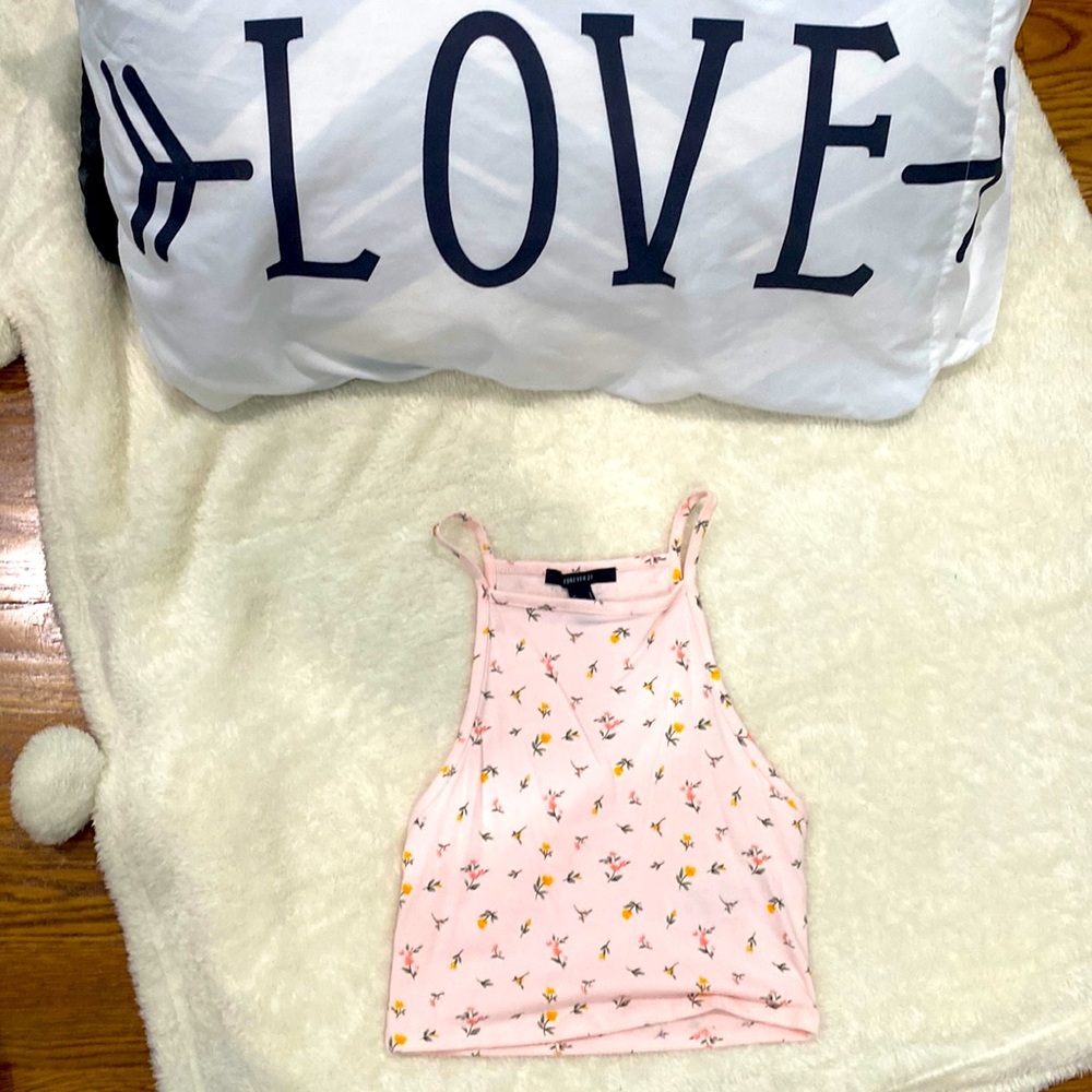 Crop top from Forever 21 size Small. Never used